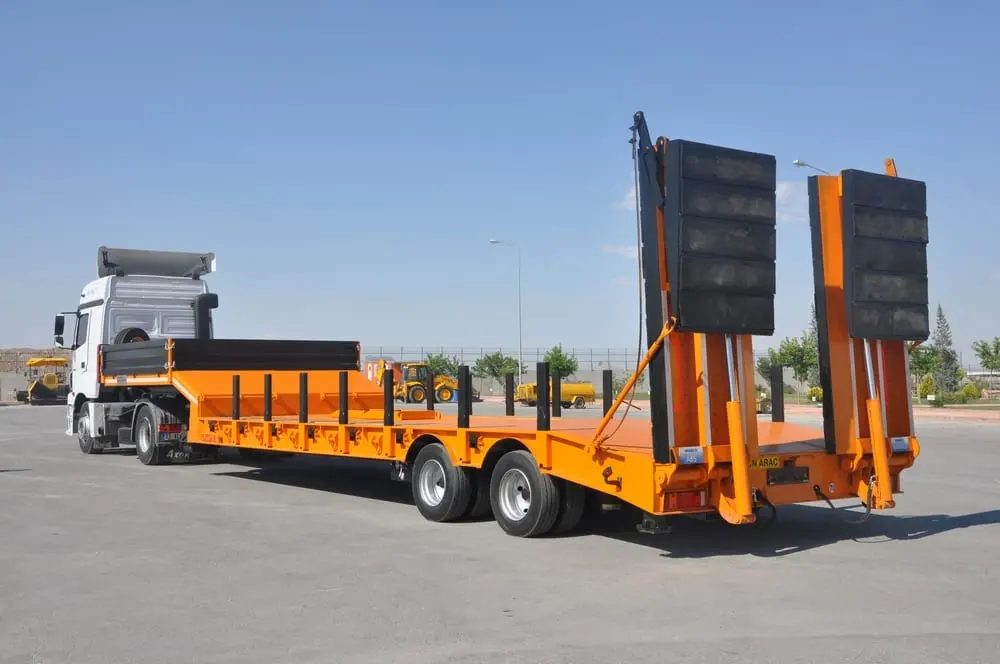 Low Bed Trailer Back Loaded