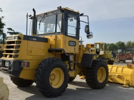Komatsu WA100-3E Wheel Loader - 4