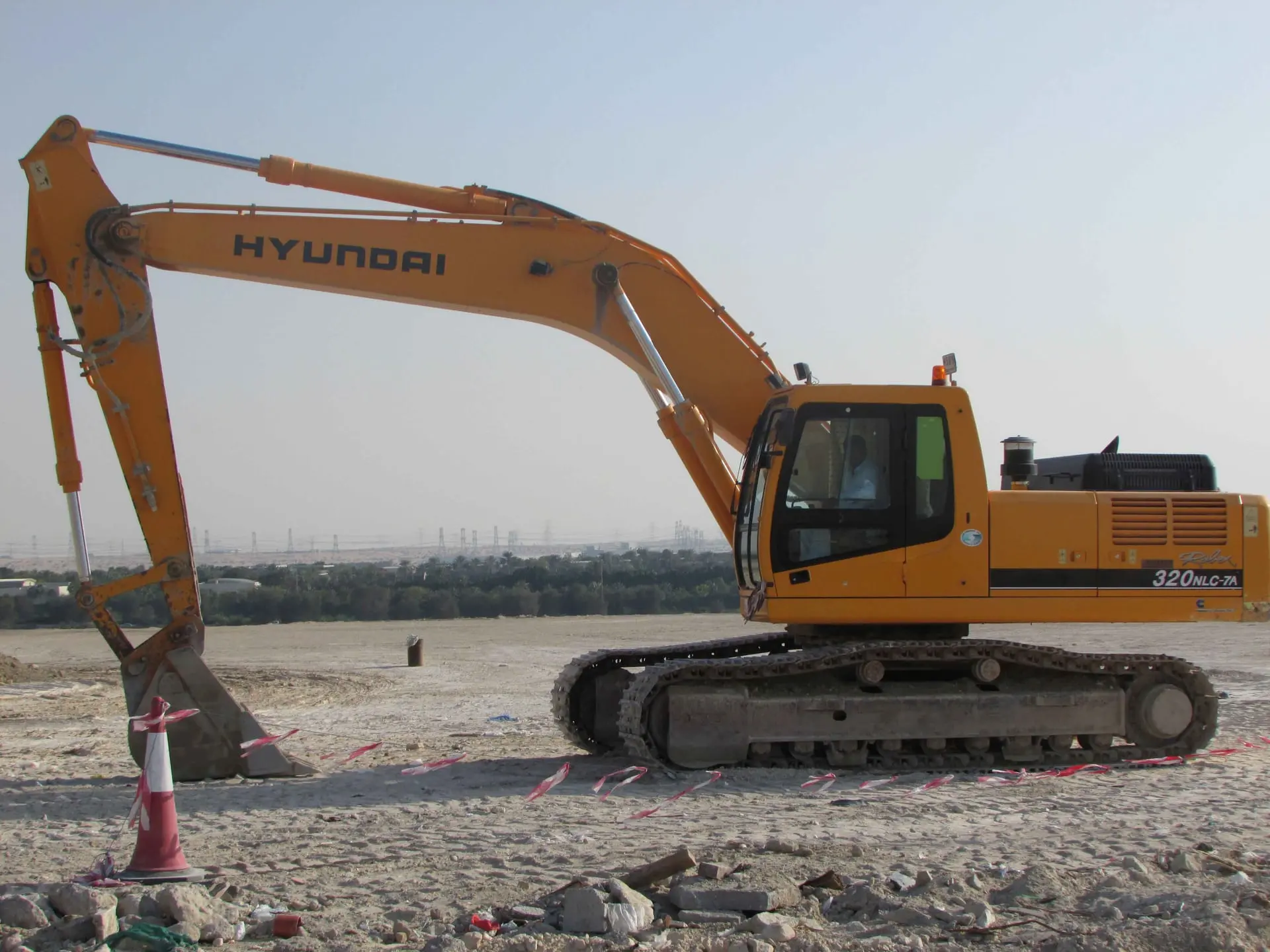 Long Boom 18 M HYUNDAI 320 Excavator Available on hire