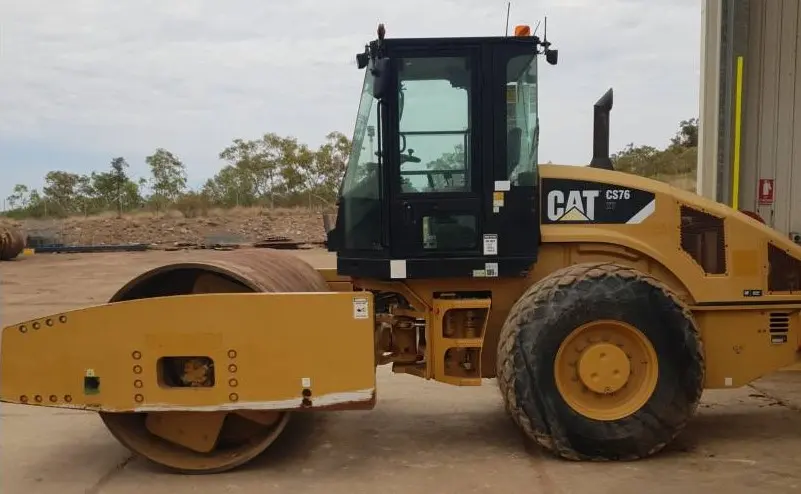 CAT CS 76 Roller Compactor
