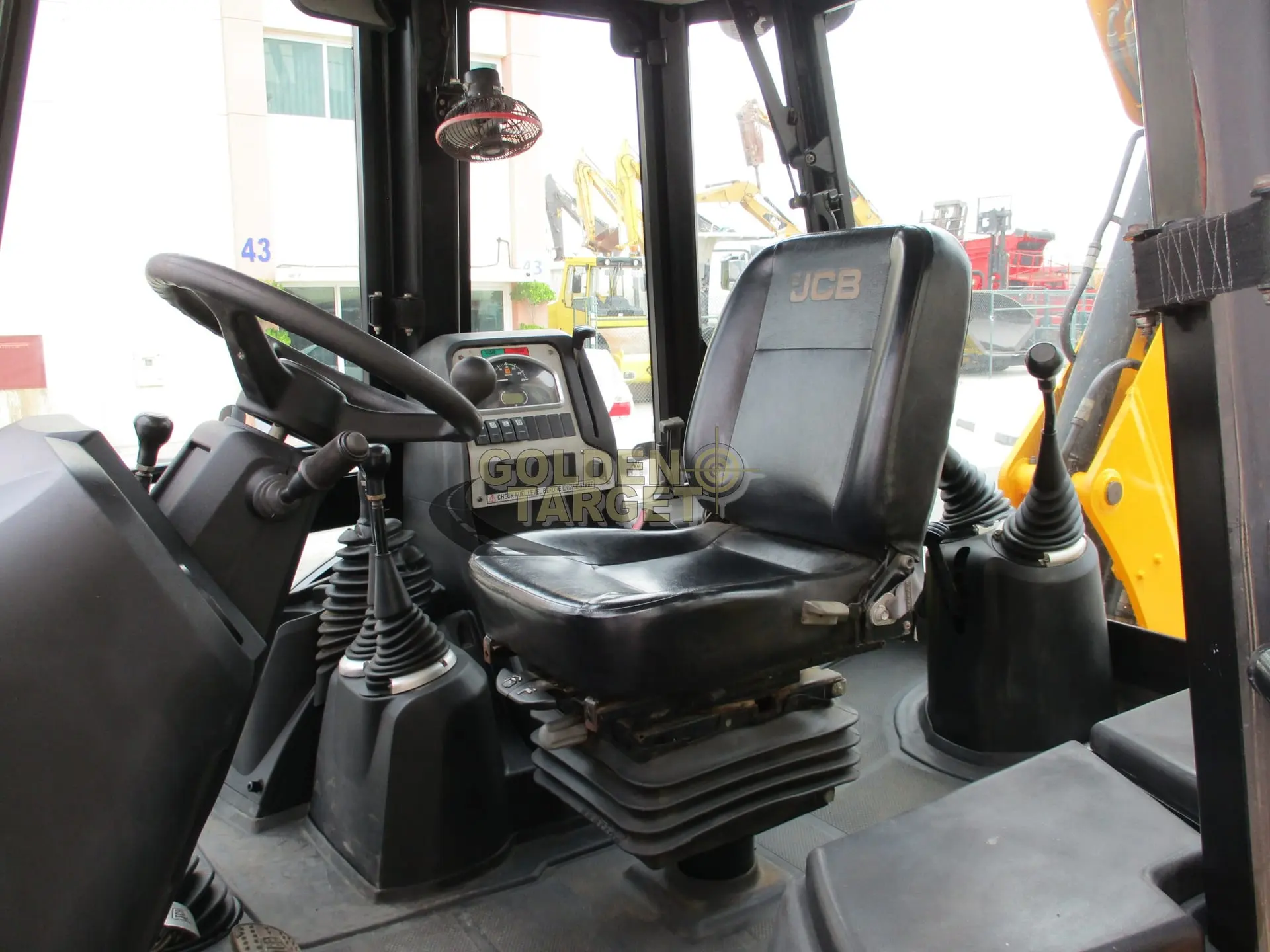 JCB 3DX 4×4 Backhoe Loader 2017 - 8