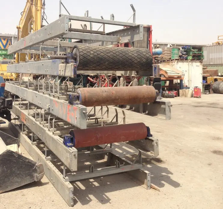 Conveyor with belt &amp; gear mounted e-motor - 3