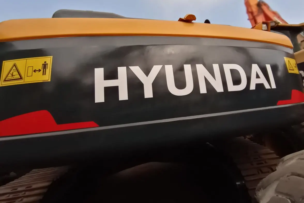 Hyundai Excavator 380LC Model 2014 - 5