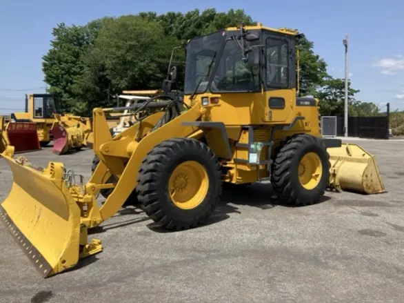 Komatsu WA100-3E Wheel Loader - 2