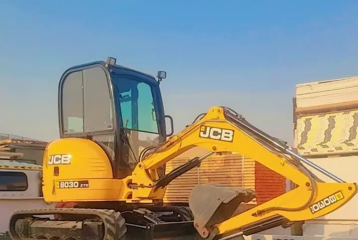 MINI EXCAVATOR 3 TON