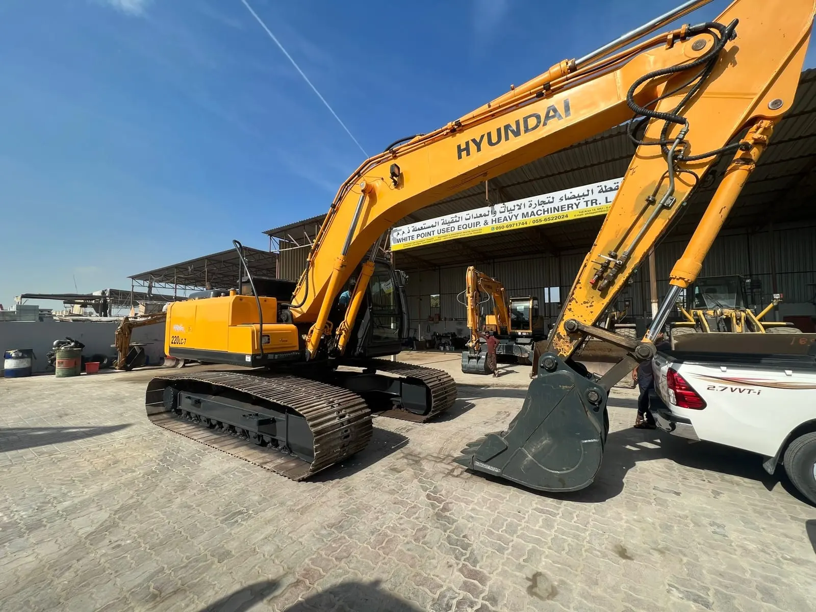 Hyundai 220 LC-7 Wide Chain Crawler Excavator for Sale - 3