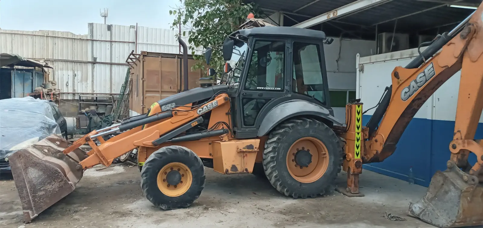 CASE BACKHOE LOADERS AVAILABLE ON RENT - 2