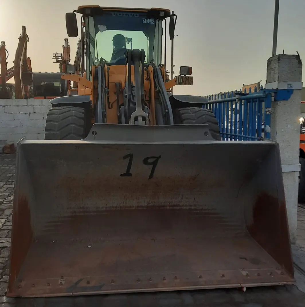 Loader Volvo L90F - 3