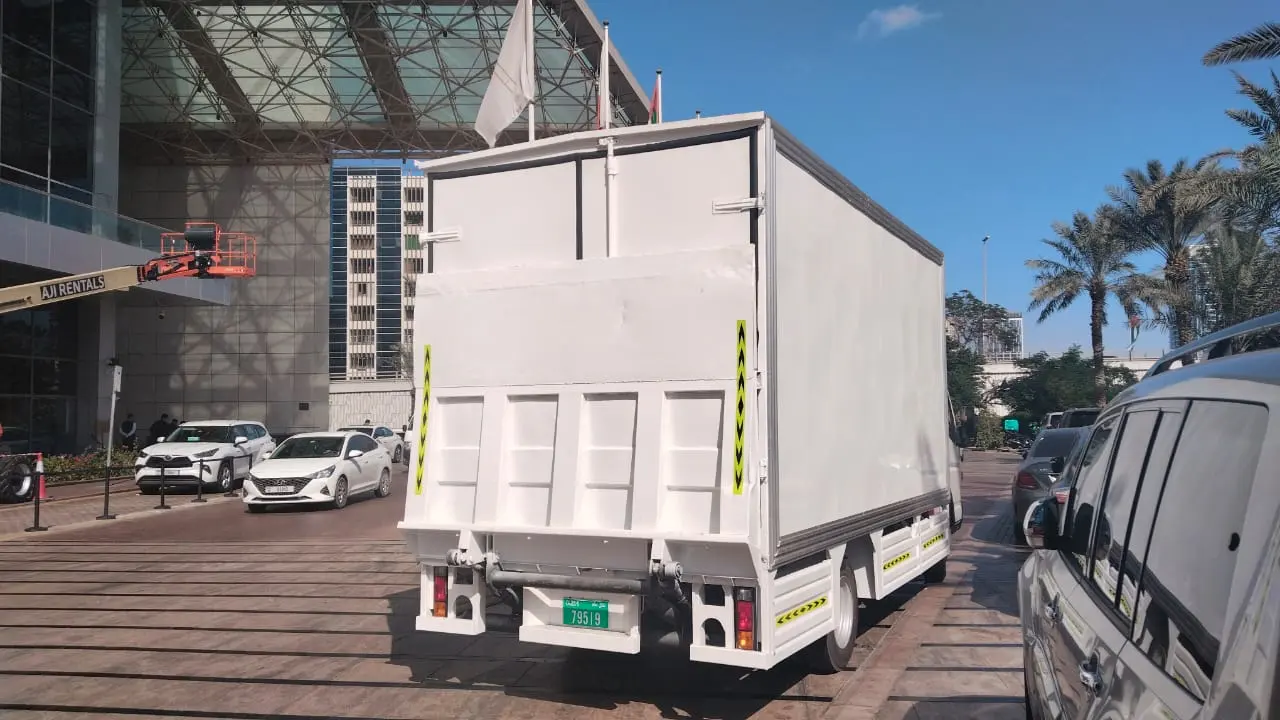 Mitsubishi fuso 2025 5 ton box truck with tail lift