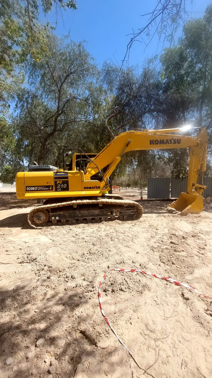 Chain Excavator KOMATSU PC210 LC
