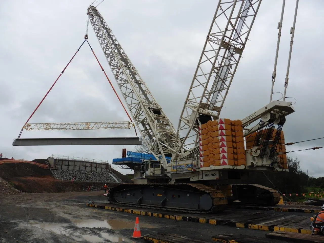 Demag(600 TON) Crawler Crane available on rent - 2