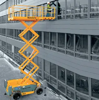 SCISSOR LIFT (diesel) Available on rent