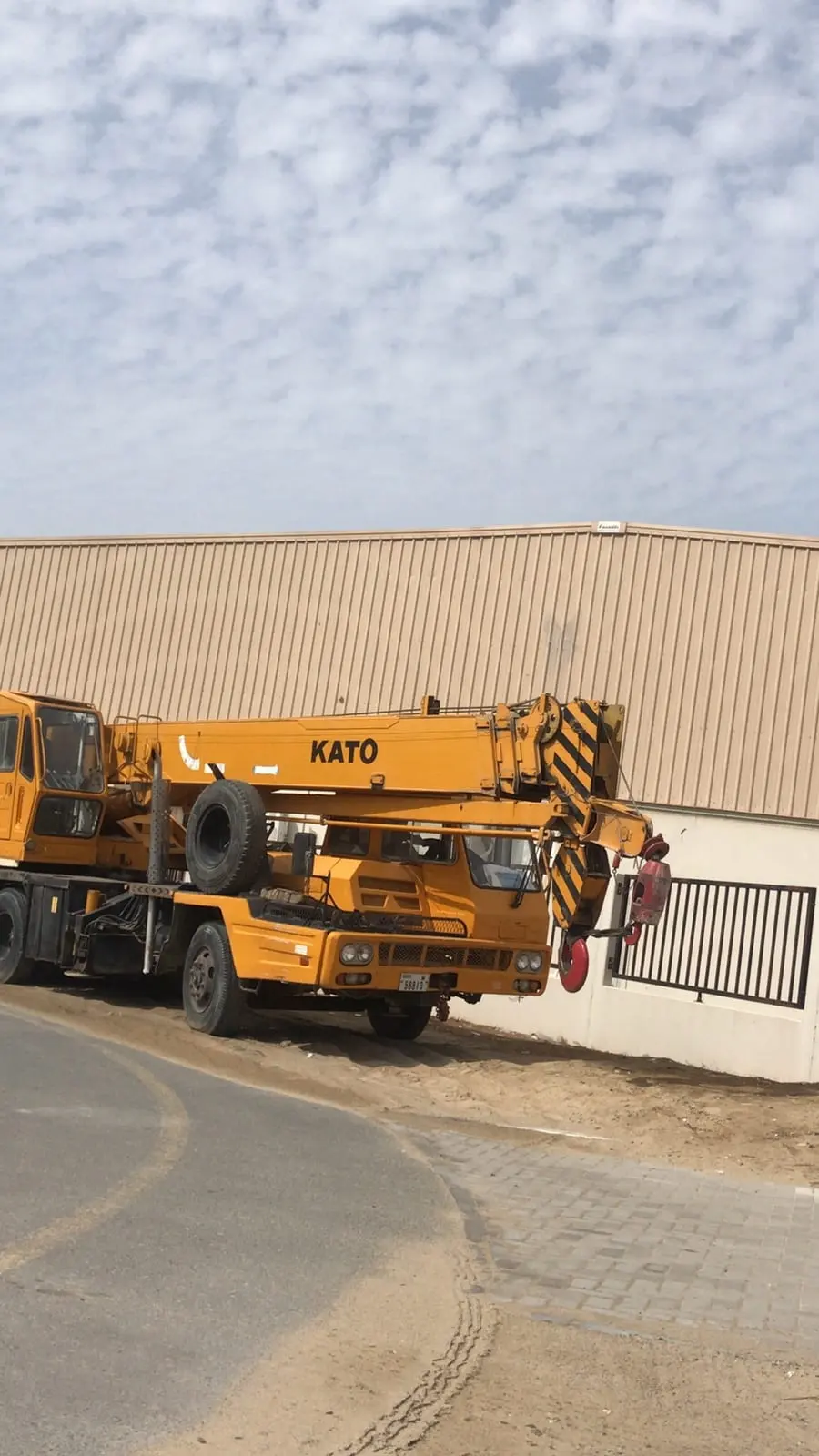 KATO 25 ton crane available on rent