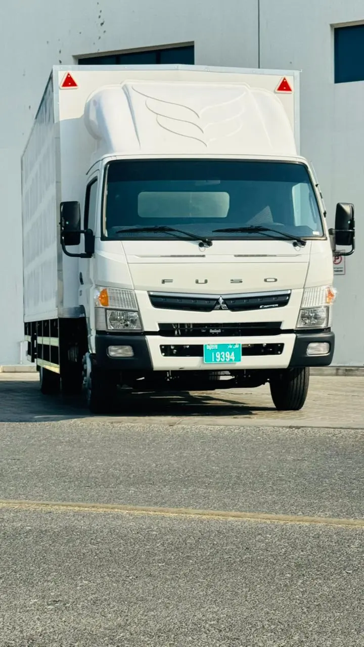 Mitsubishi fuso 2025 5 ton box truck with tail lift - 2