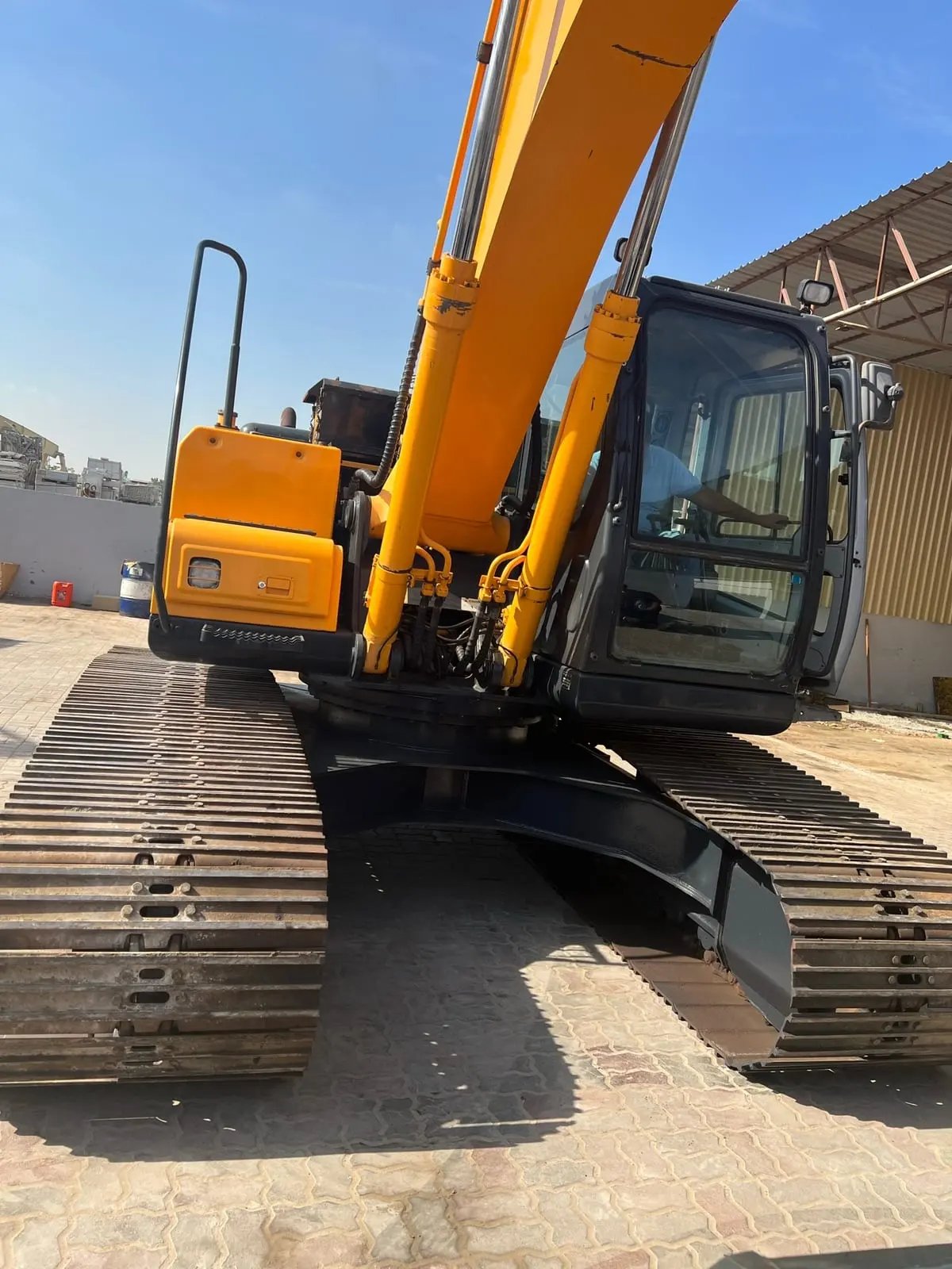 Hyundai 220 LC-7 Wide Chain Crawler Excavator for Sale - 4