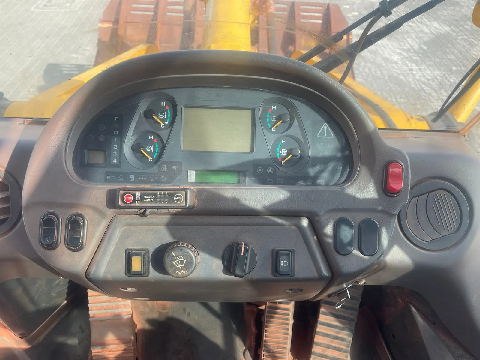 KOMATSU WA600-6 – 60TONS WHEEL LOADER - 7