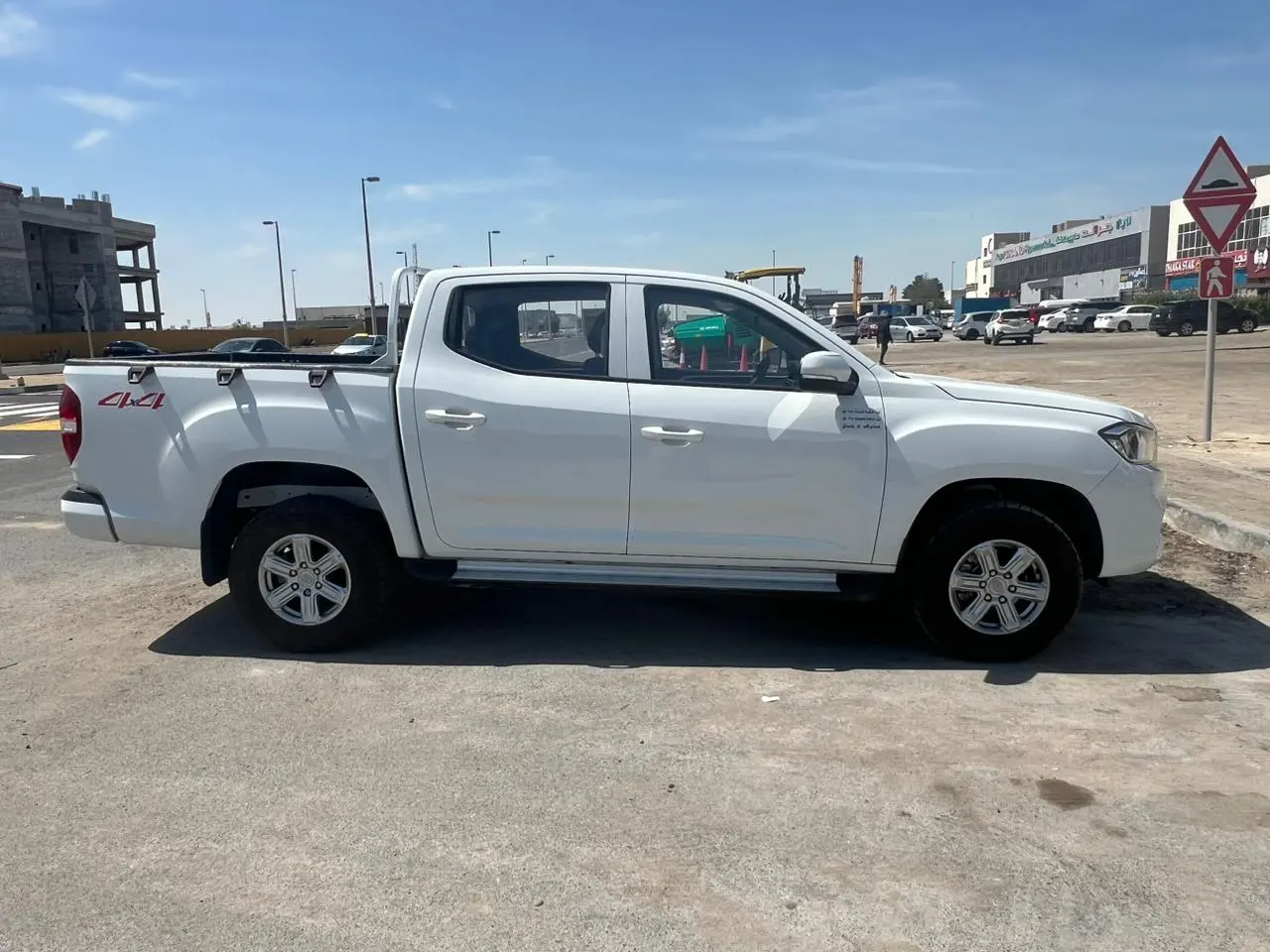 One Ton Pickup Double Cabin For Rent