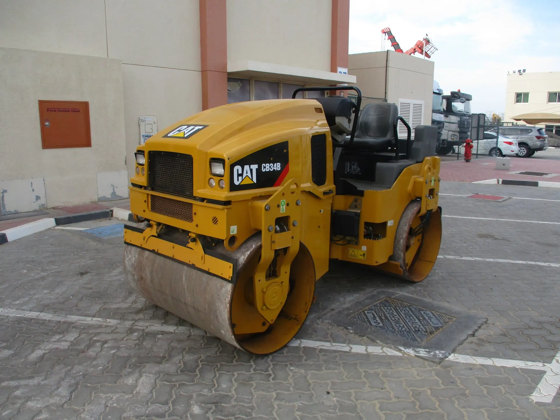 CATERPILLAR CB34B TANDEM VIBRATORY ROLLER 2021 - 8