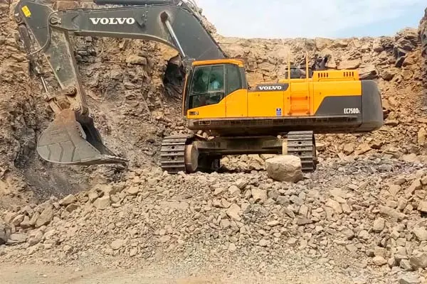 Chain Excavator Volvo EC700