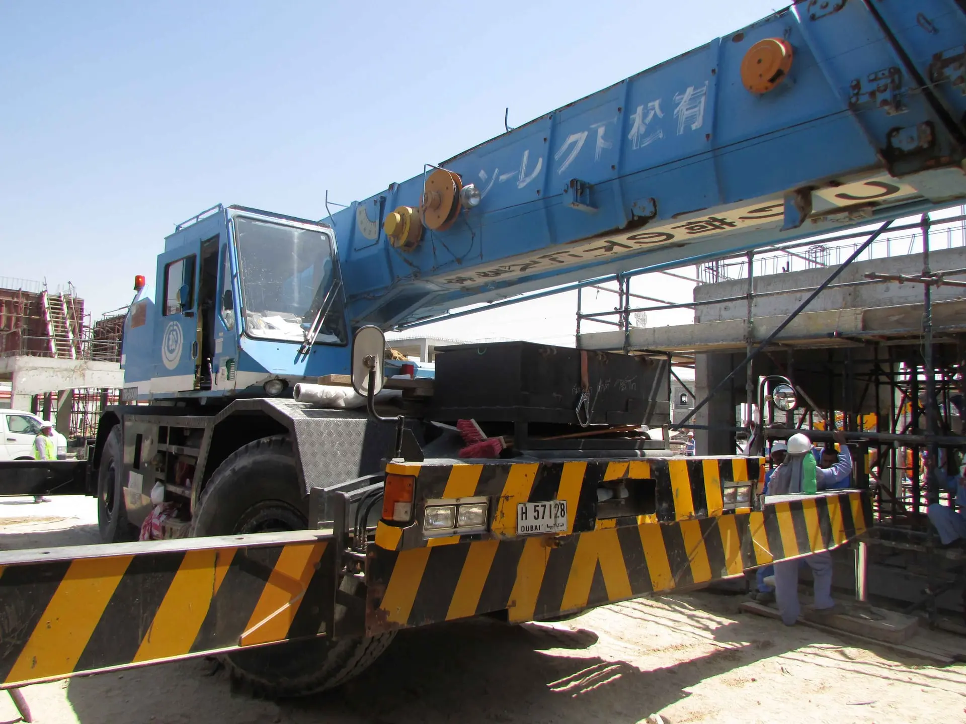 Crane 25 ton to 200 ton Available on hire - 3