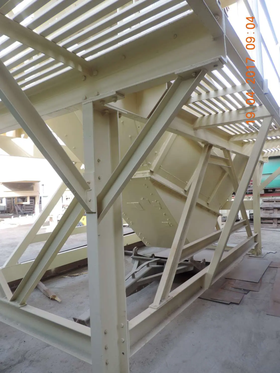 Vibrating screen anfer - 4