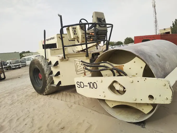 Road Roller Available on rent