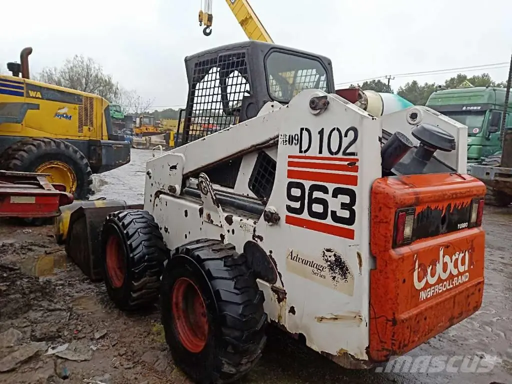 Skid steer loader Bobcat 963
