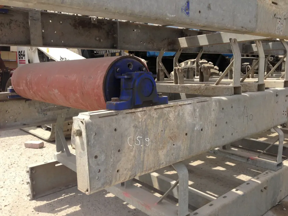 Conveyor with belt &amp; gear mounted e-motor - 2
