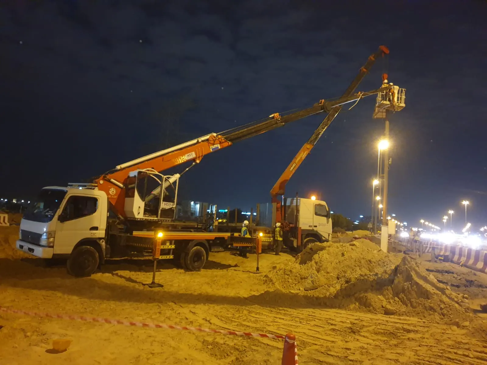30 METER MANLIFT AVAILABLE ON RENT - 2