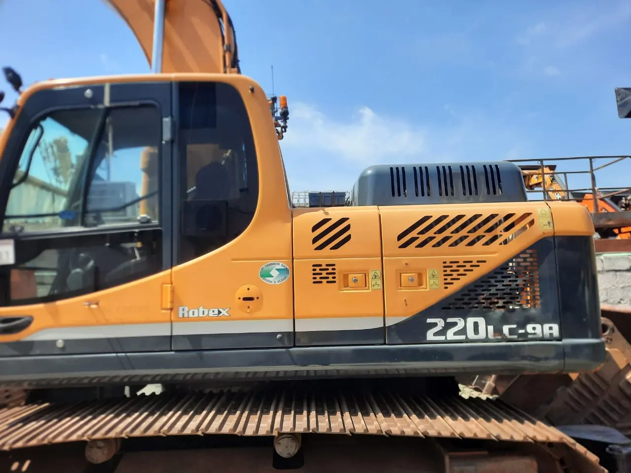 Hyundai 220 LC -9A Excavator for Sale - 3