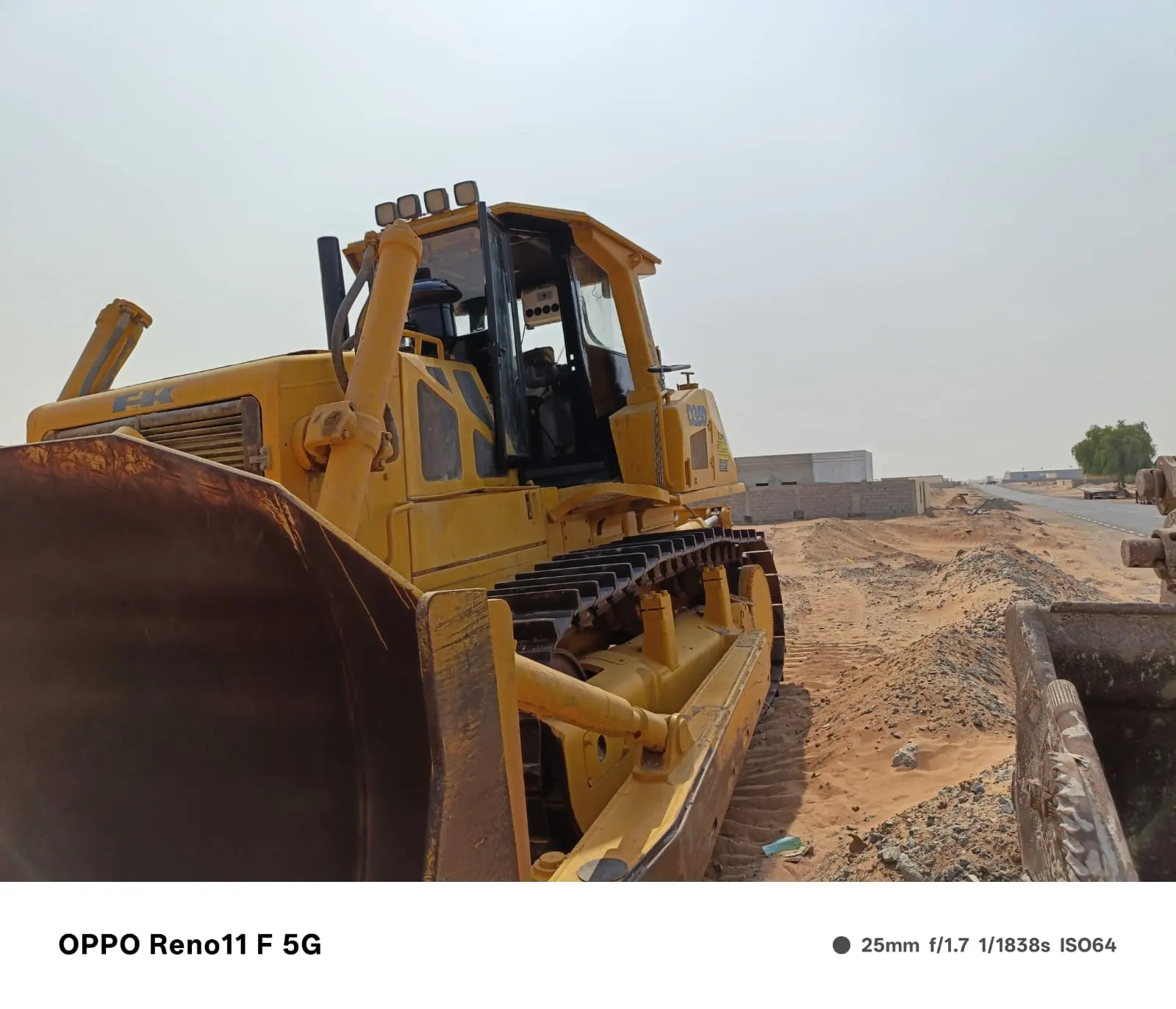 BULL DOZER SIMILAR TO D9 - 2
