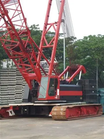 Manitowoc M999 (250 TON) CRAWLER CRANE ON RENT - 2
