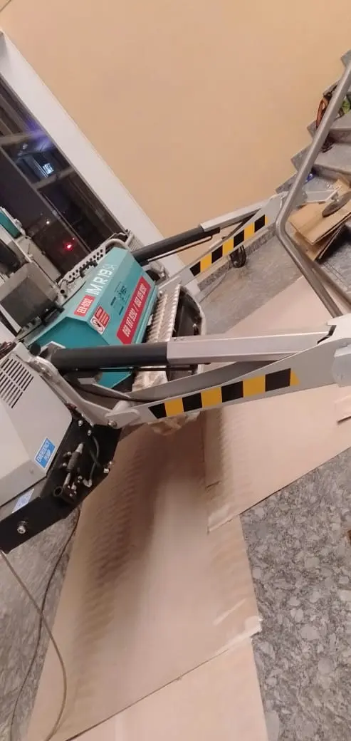 SPIDER CRANE AVAILABLE ON RENT