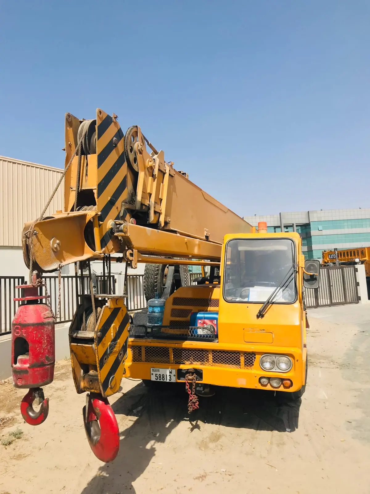 KATO 25 ton crane available on rent - 3