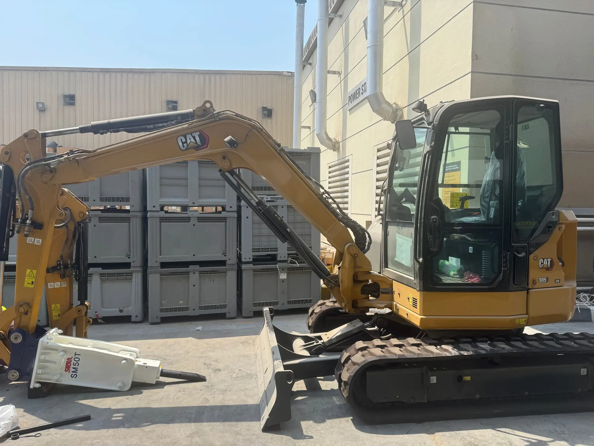 Cat 5 ton mini excavator bucket& jackhammer Available For Rent