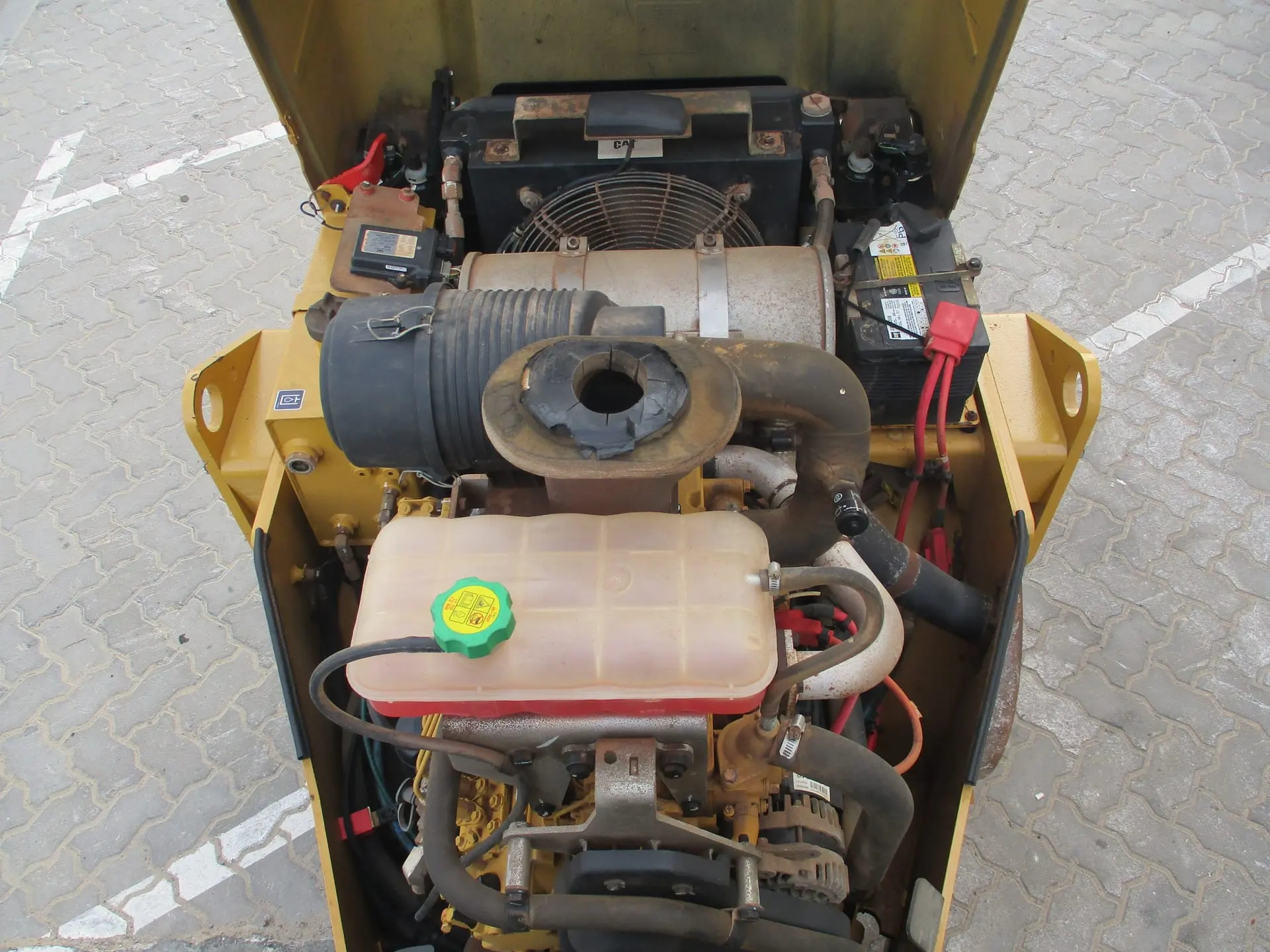 CATERPILLAR CB34B TANDEM VIBRATORY ROLLER 2021 - 6