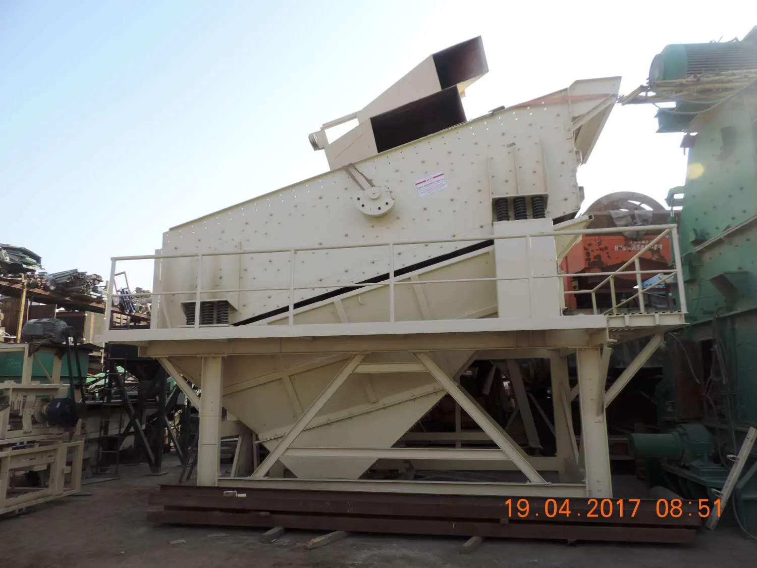 Vibrating screen anfer - 2