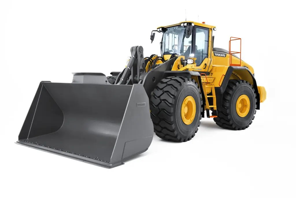 VOLVO 220 WHEEL LOADER AVAILABLE ON RENTAL
