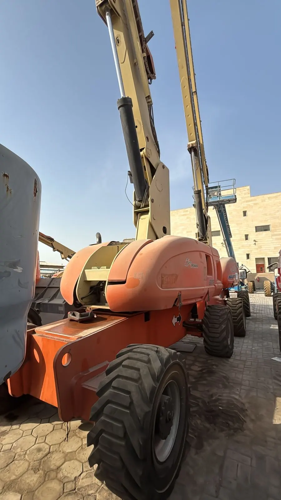 Telescopic Boom Lift 24 Meter Available For Rent