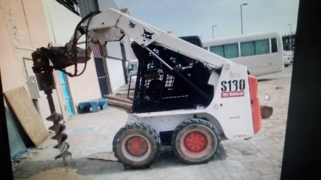 Skid Steers Loader BOBCAT S130 With Drill