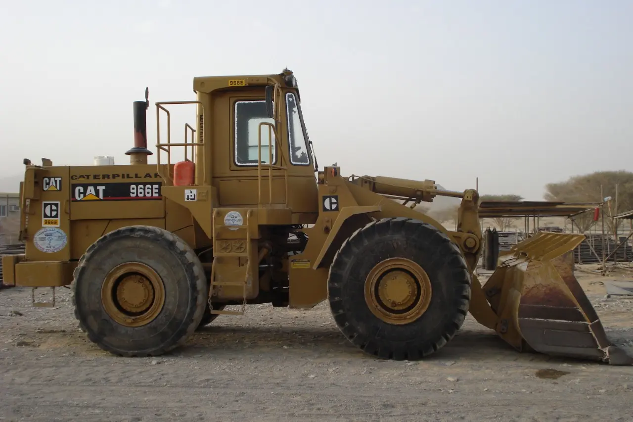 SHOVEL CAT 966E AVAILABLE ON HIRE