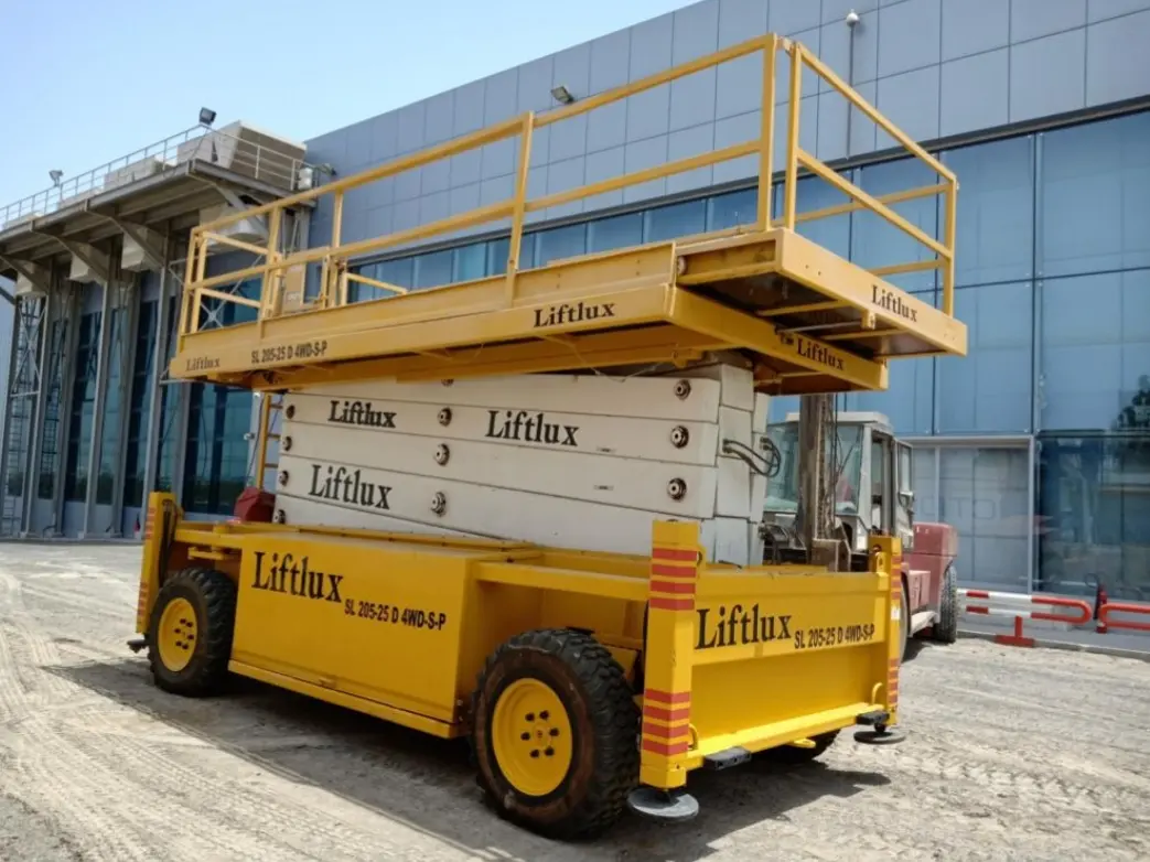 USED SCISSOR LIFT SL205
