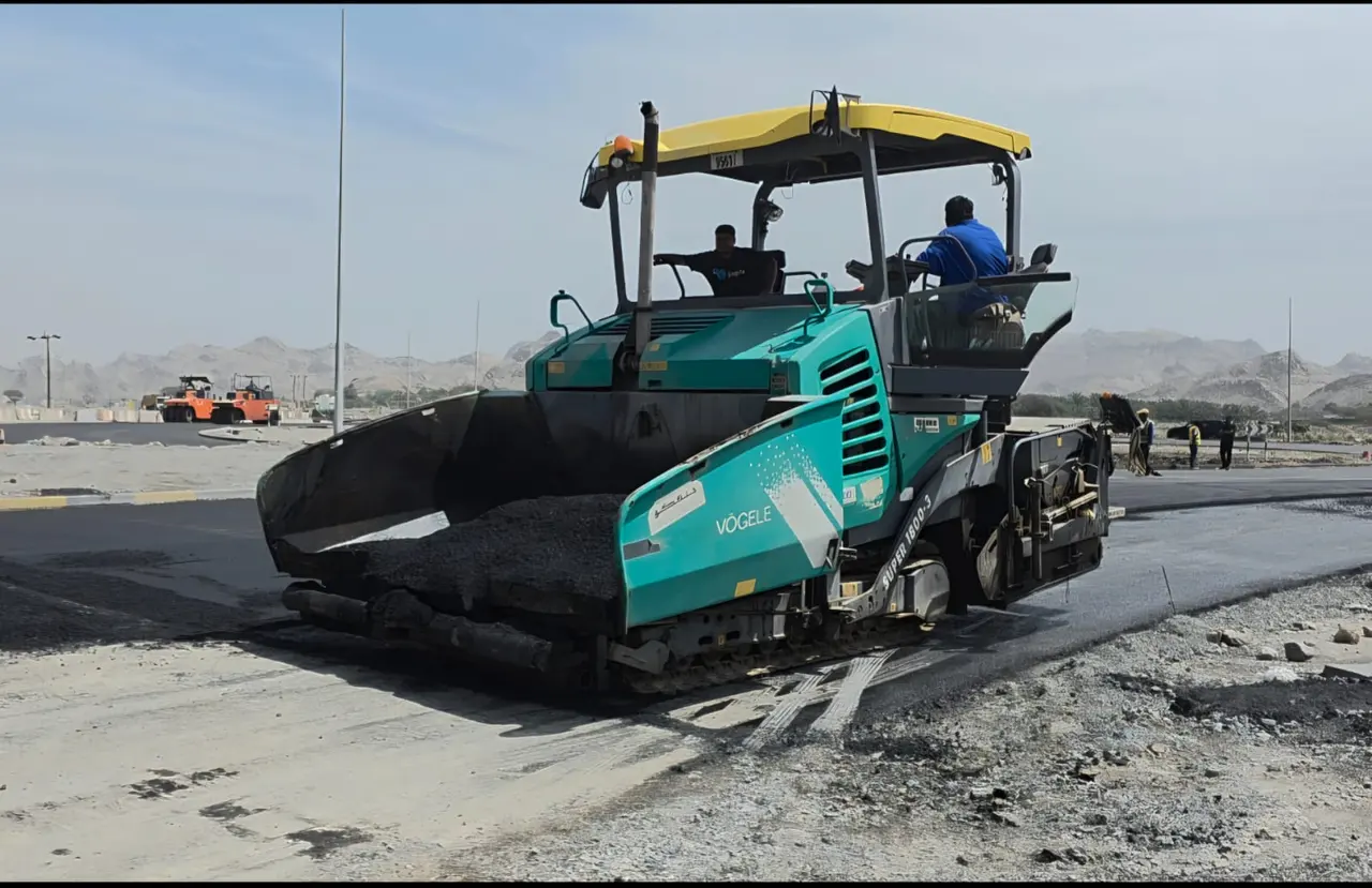 ASPHALT PAVER AVAILABLE FOR RENT