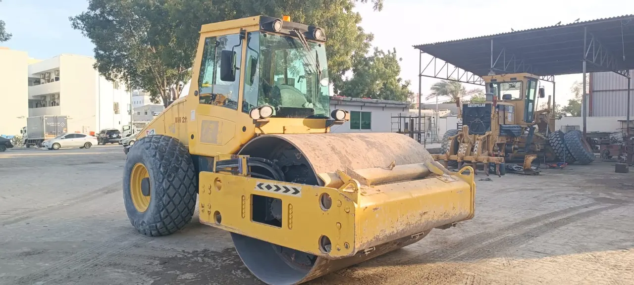 Roller Compactor 10 Ton 211D-40