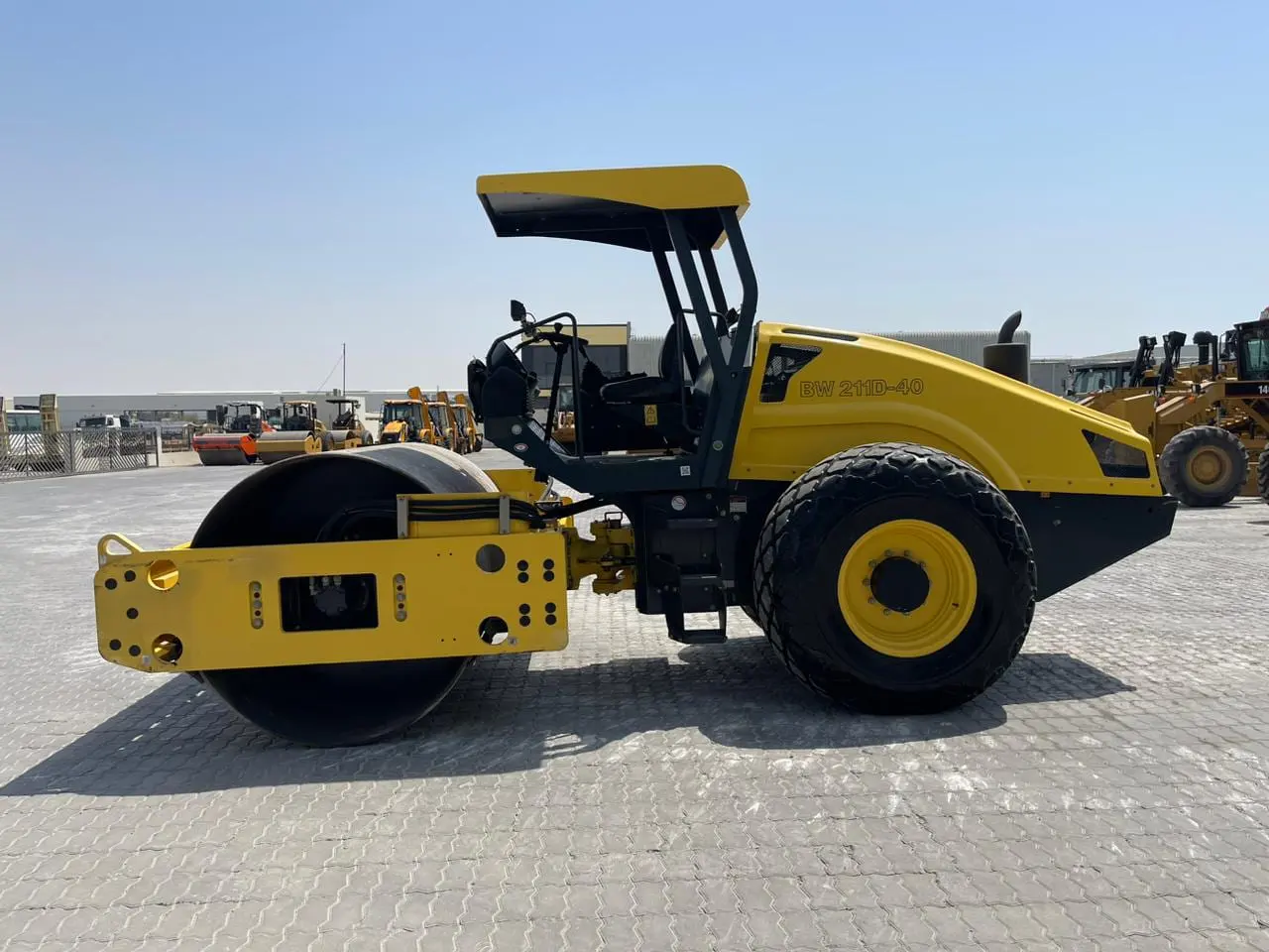 BOMAG BW211D-40 - 10TONS SINGLE DRUM ROLLER - 3