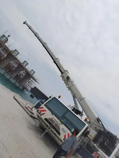 Mobile Crane DEMAG AC250 250 TON