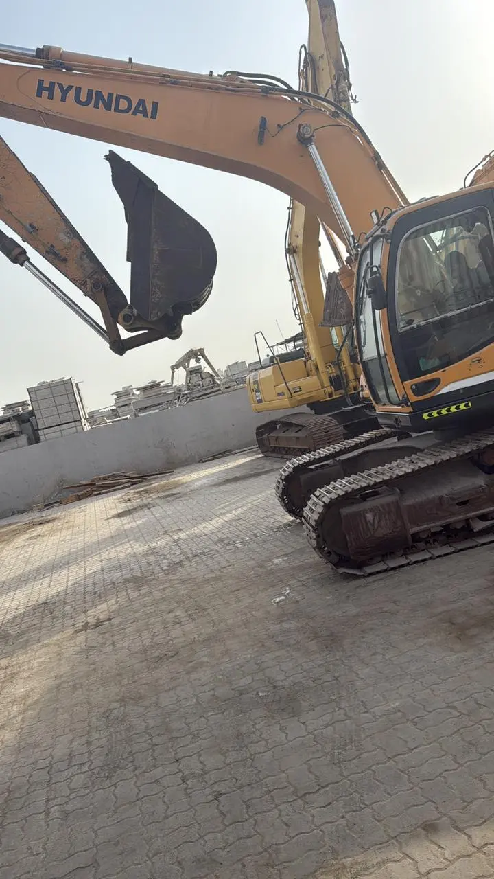 Hyundai 220 LC 2021 for rent - 2