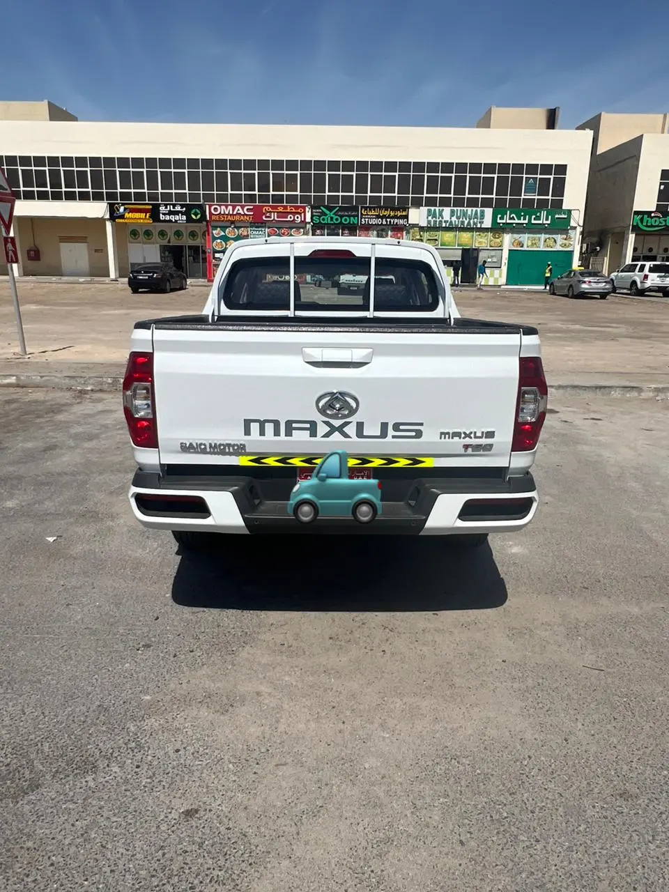 One Ton Pickup Double Cabin For Rent - 3