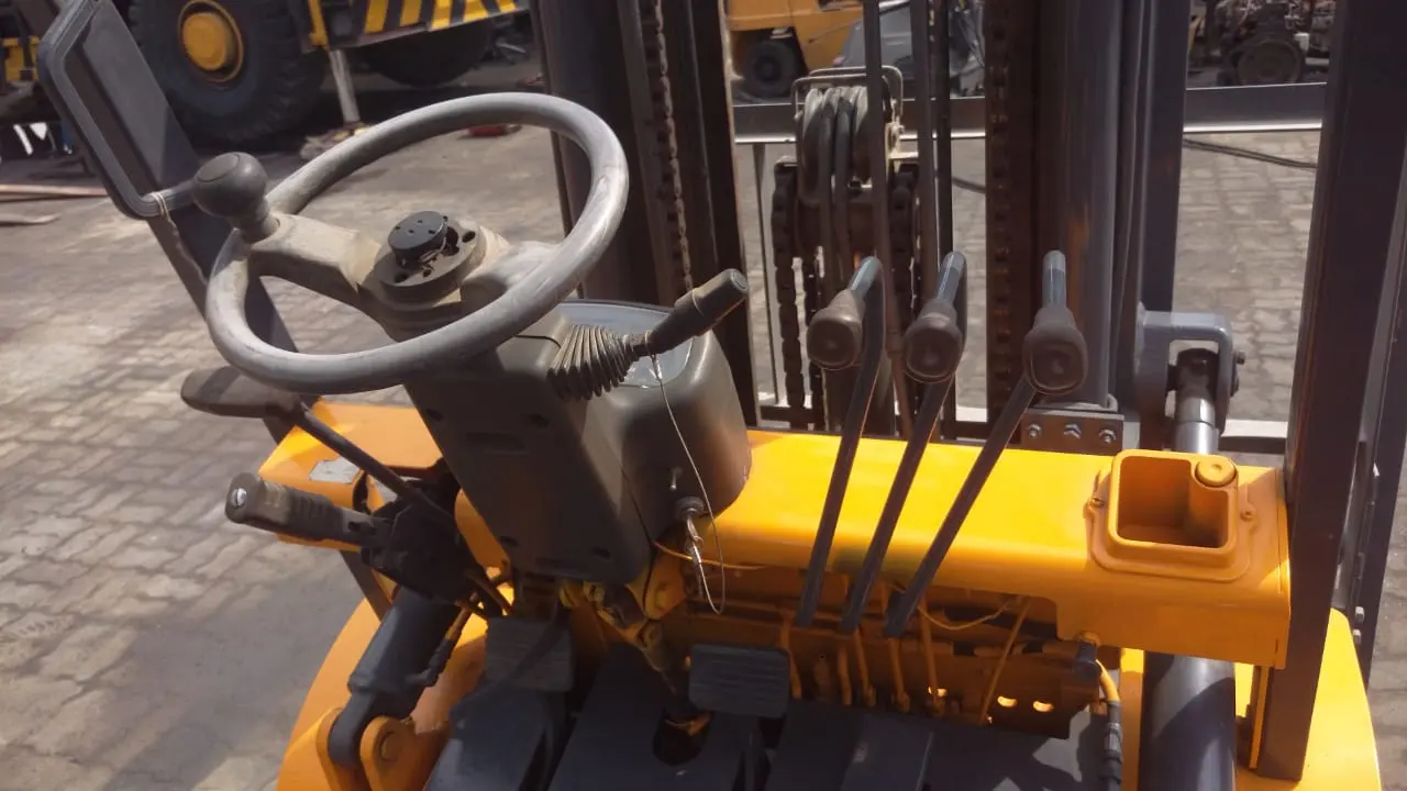 AWM 3 TON FORKLIFT AVAILABLE ON RENT - 2