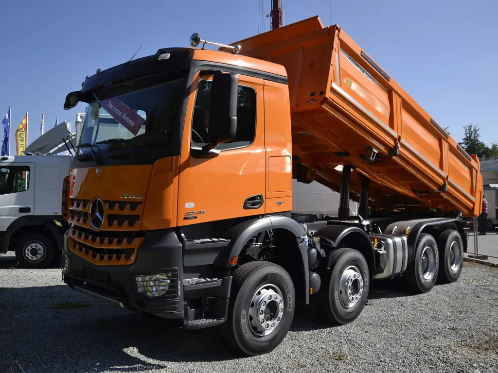 Tipper truck six wheel